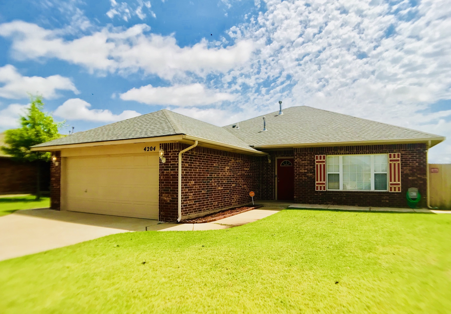 Beautiful 3BD 2BA Located in SW OKC, Wind West Division!