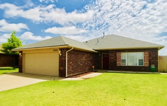 Beautiful 3BD 2BA Located in SW OKC, Wind West Division!