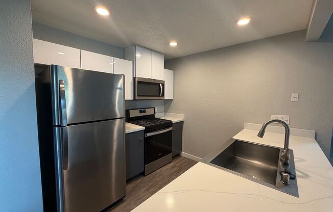 2 beds, 2 baths, 980 sqft, $2,675, Unit H218