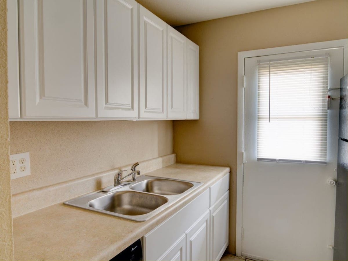 Hibiscus Place Apartments