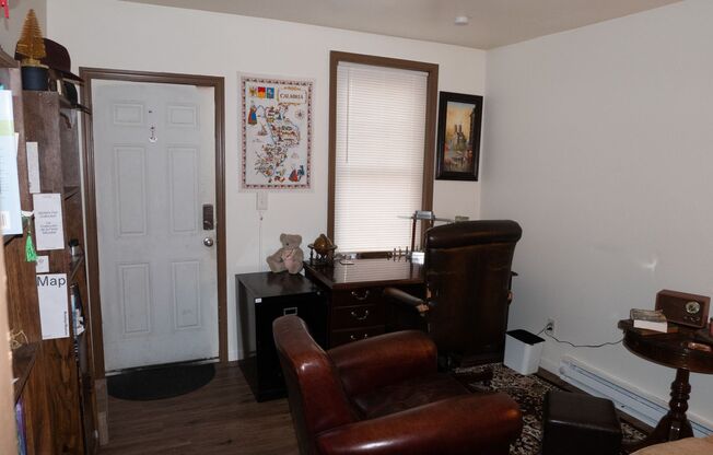 Bright 2-Bedroom Easton Apartment with Outdoor Space and Parking