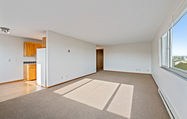 1 bed, 1 bath, 700 sqft, $1,695, Unit 400
