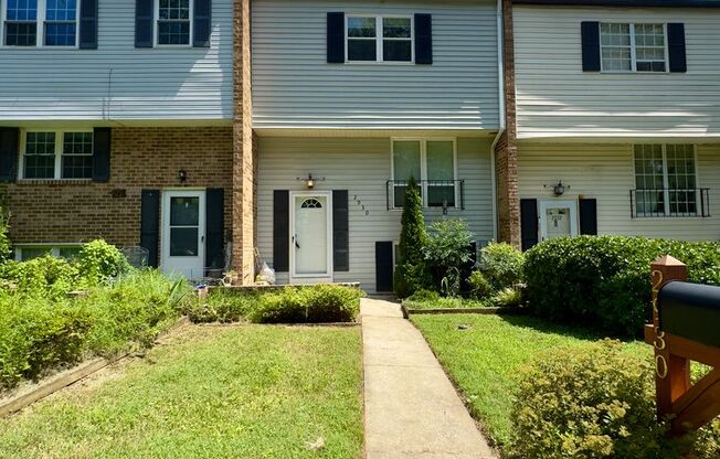 Charming 3 Bedroom/2 Bathroom Townhome in the Forestview Community