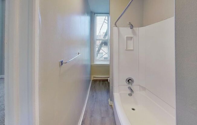 2 beds, 2 baths, 1,000 sqft, $1,599, Unit 44-2