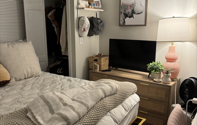 2 beds, 1 bath, $3,530, Unit 10