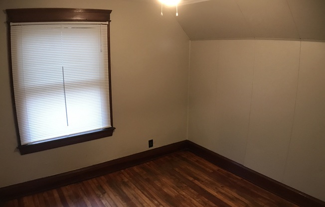 4 beds, 1 bath, $1,500