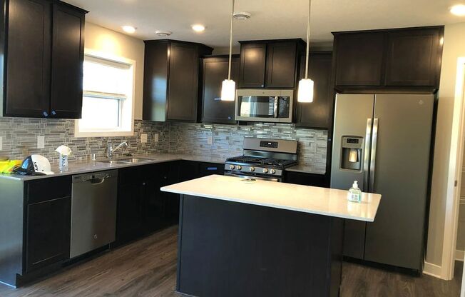 Awesome woodbury townhouse available!