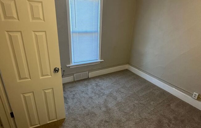 3 beds, 1 bath, $975