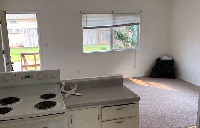 1 bed, 1 bath, 650 sqft, $900