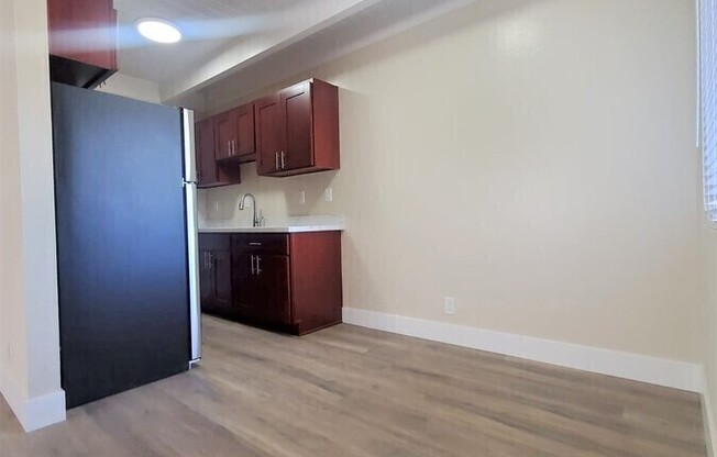 1835 VILLA ST