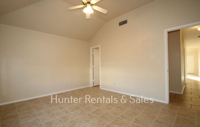 3 beds, 2 baths, $1,295