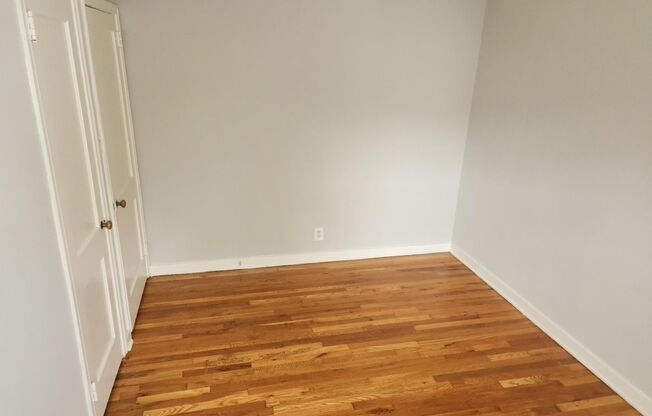2 beds, 1 bath, 897 sqft, $2,335, Unit A-17