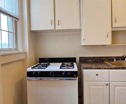 1 bed, 1 bath, 550 sqft, $1,375, Unit 715