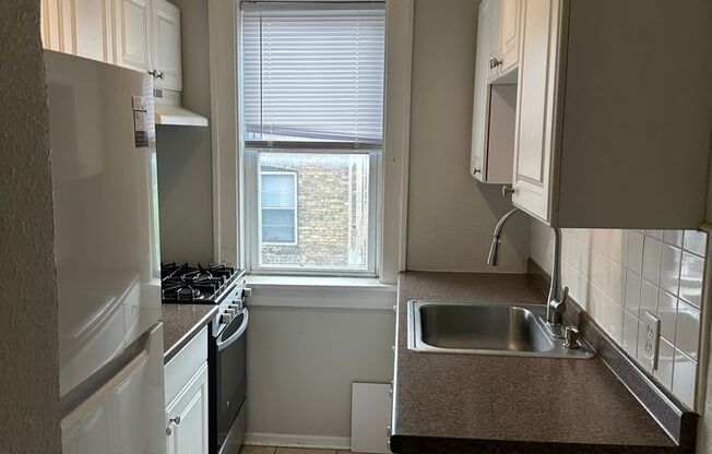 1 bed, 1 bath, 560 sqft, $1,195, Unit 306