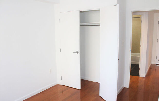 2 beds, 1 bath, 858 sqft, $4,400