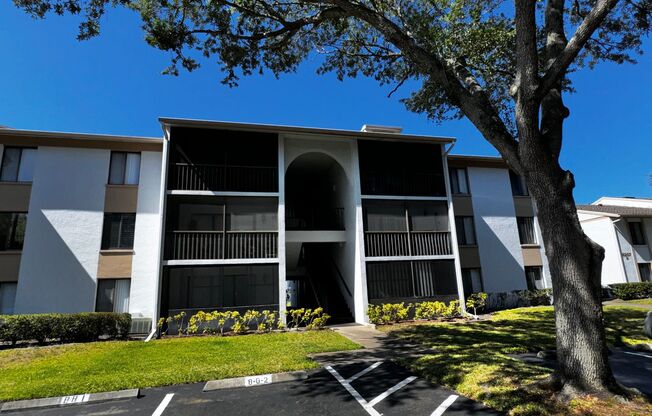 1 Bedroom 2nd Floor Condo in East Orlando with Laminate Flooring and Scenic Balcony View!