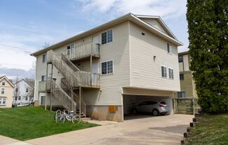 3 beds, 1 bath, $1,260, Unit 02