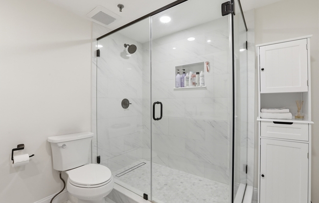 2 beds, 1 bath, 905 sqft, $6,600, Unit 801