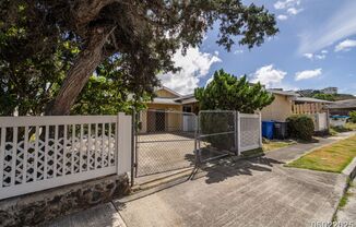 Studio in Salt Lake $1450 Electric Water and Sewer Included - 932 Alakapua St