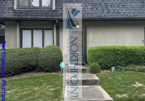 17 IVY RDG NE