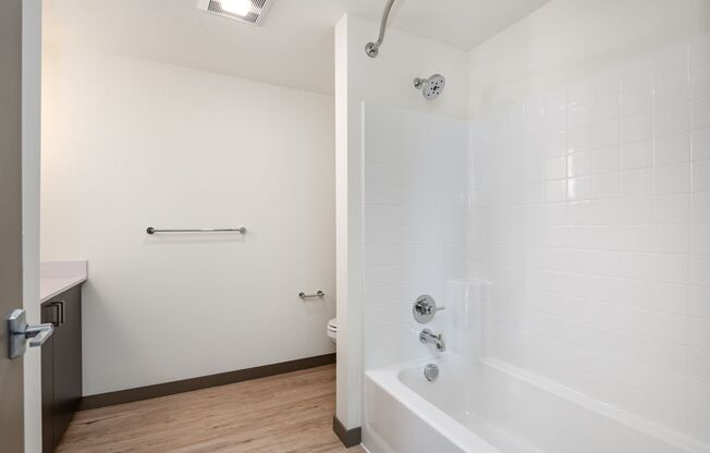 2 beds, 2 baths, $2,500, Unit Unit B414