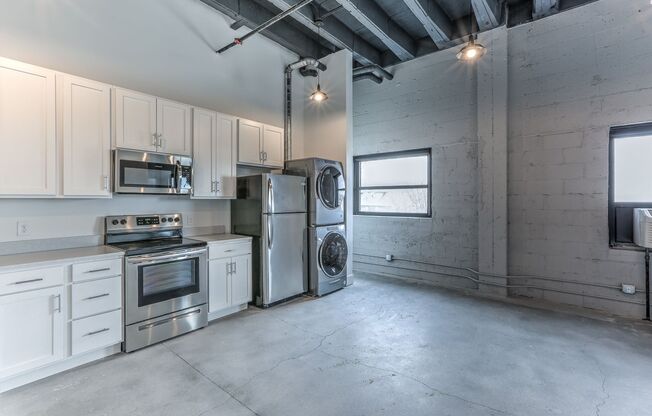 1 bed, 1 bath, 722 sqft, $1,350, Unit A402