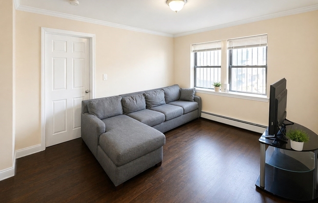3 beds, 1.5 baths, 1,100 sqft, $3,350, Unit A