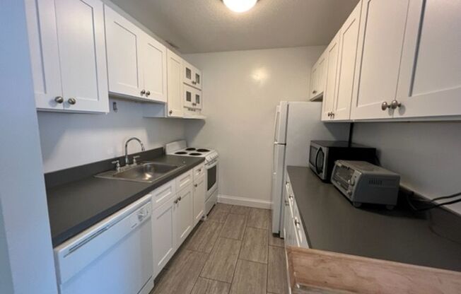 1 bed, 1 bath, 700 sqft, $1,550, Unit 0606