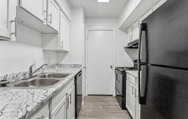 2 beds, 1 bath, 880 sqft, $1,100