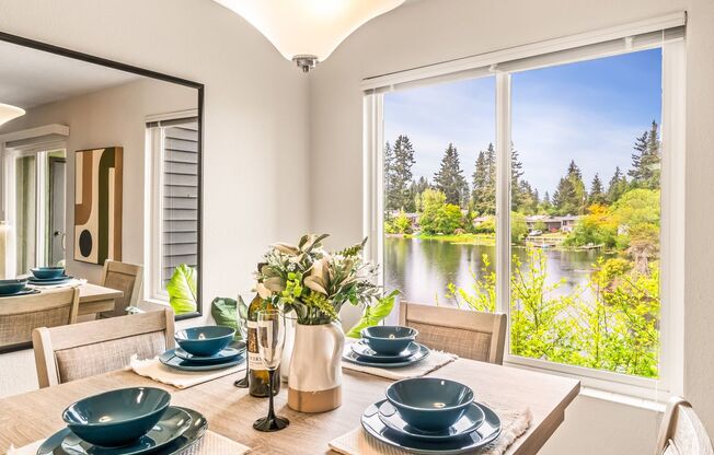 2 Bedroom 1 Bathroom Lakeside Unit!