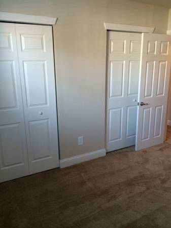 2 beds, 1 bath, 1,100 sqft, $1,600, Unit G207