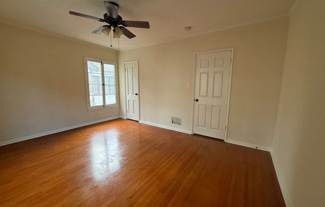 2 beds, 1 bath, $2,295, Unit 619 1/2