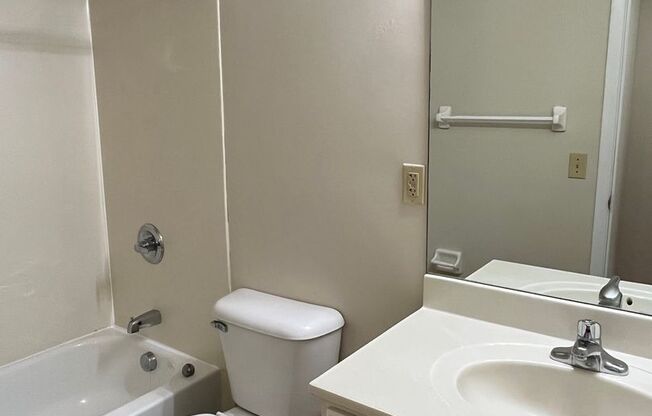 2 beds, 1 bath, 850 sqft, $950, Unit 1541-B3
