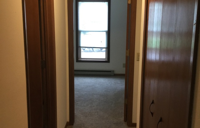 2 beds, 1 bath, 950 sqft, $1,700, Unit 7641CB