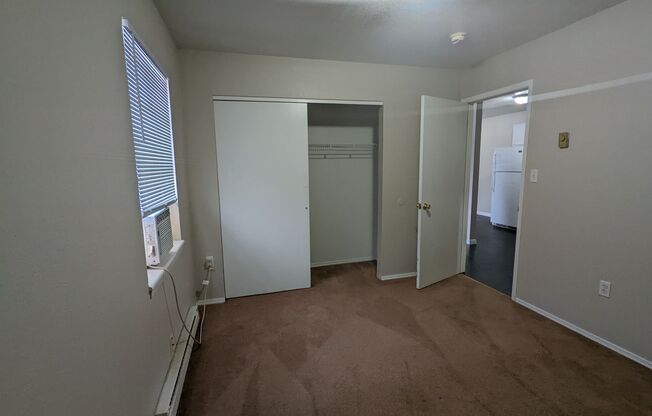 1 bed, 1 bath, 700 sqft, $550, Unit 1108 Randolph St Apt 112