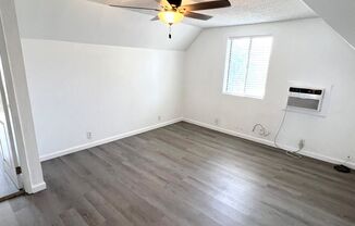 2 beds, 1 bath, $1,575, Unit 554