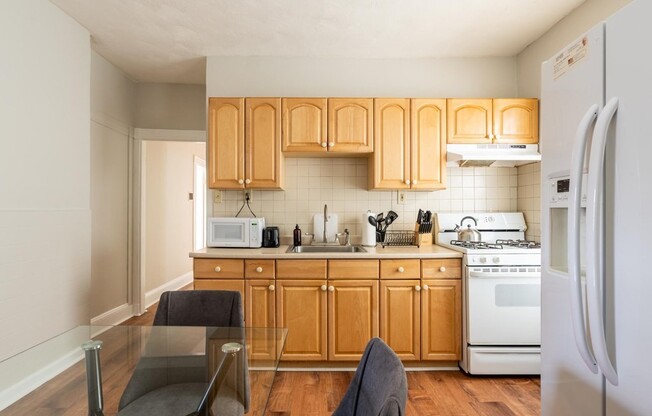 3 beds, 1 bath, $3,200, Unit 1