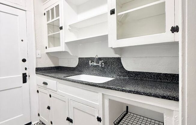 1 bed, 1 bath, $1,075, Unit B2607