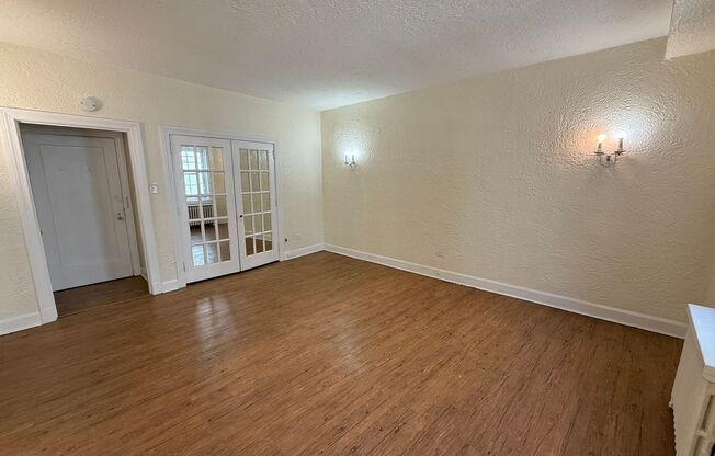 Studio, 1 bath, 308 sqft, $1,175, Unit Bayard Manor 102