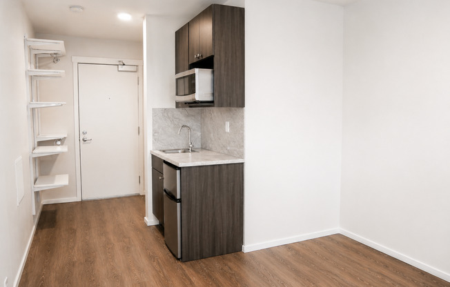 Studio, 1 bath, 190 sqft, $1,395, Unit 516