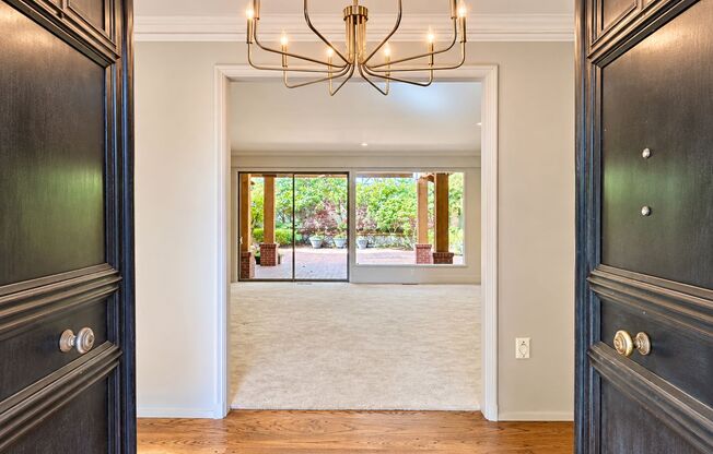 Elegant Windermere Home with Spacious Living, Private Courtyard & Lake Washington Proximity