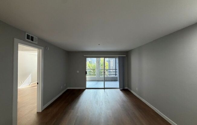 1 bed, 1 bath, 726 sqft, $2,655, Unit E-215