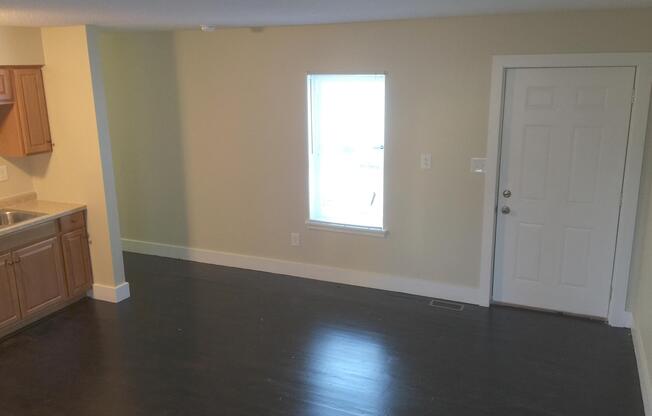 2 beds, 1 bath, $1,050