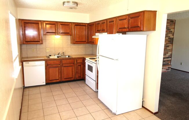 2 beds, 1 bath, 975 sqft, $850, Unit D