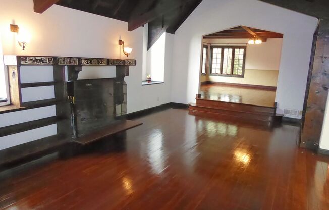 BEAUTIFUL THREE BED / THREE BATH CLASSIC ENGLISH TUDOR IN SAN ANSELMO WITH A POOL