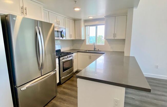 1 bed, 1.5 baths, 1,400 sqft, $4,000, Unit 220-09