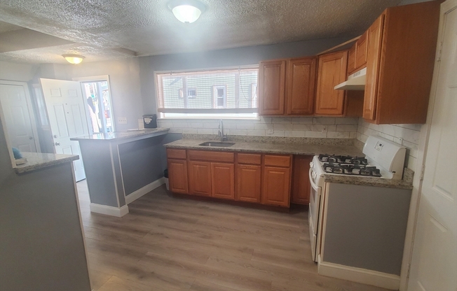 2 beds, 1 bath, 900 sqft, $2,700, Unit 1