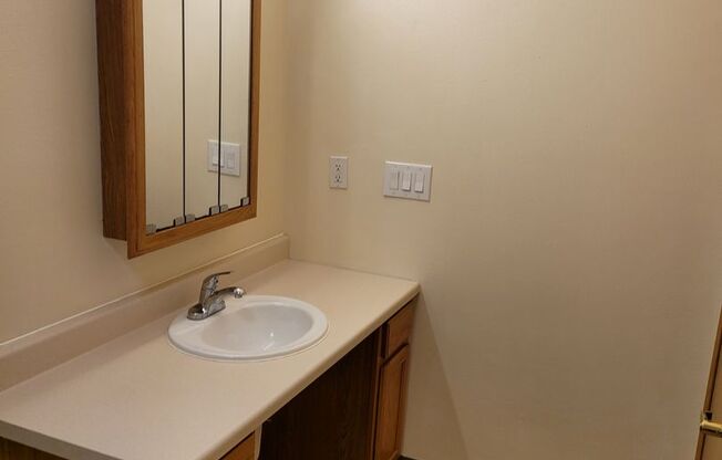 1 bed, 1 bath, 689 sqft, $1,500, Unit 9