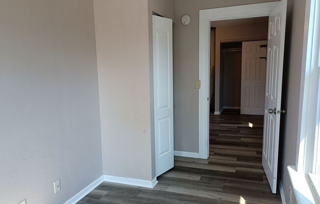 2 beds, 1 bath, $1,295