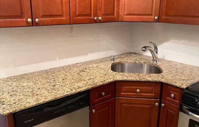 1 bed, 1 bath, $1,750, Unit B10
